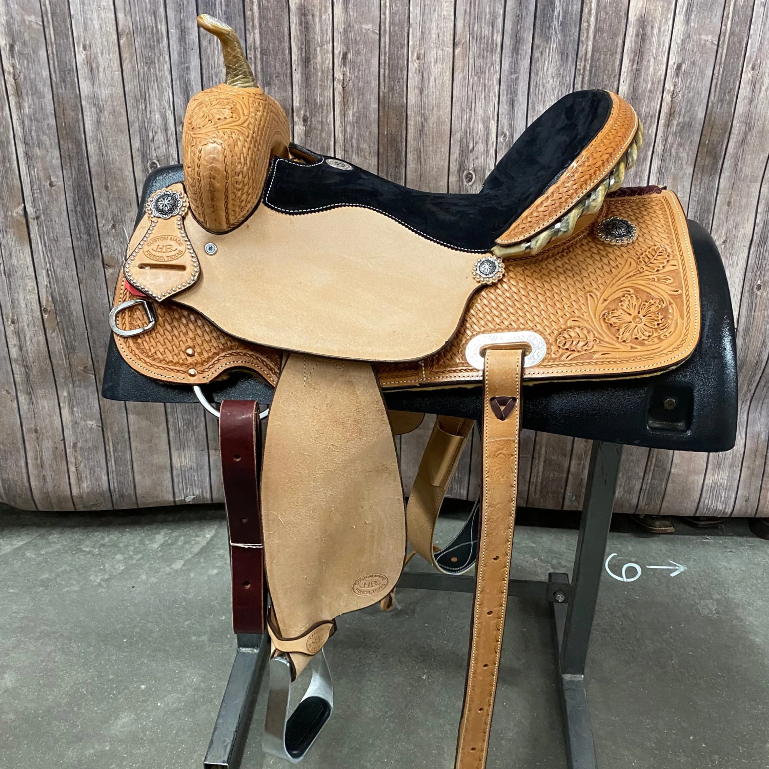 HR Saddlery 16 Inch Barrel Saddle. 3 HR Saddlery 16 Inch Barrel Saddle.